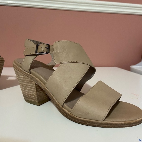 Eileen Fisher Wooden Heel Strappy Wedge Sandal Neutral Beige Size 6 - Picture 3 of 9